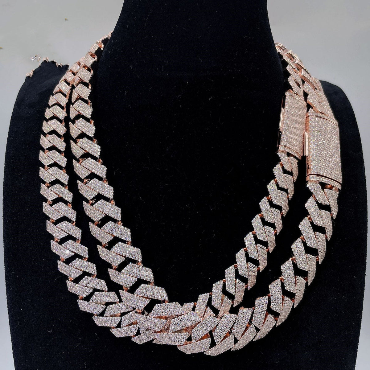 Heavy Moissanite Cuban Link Chain | Solid 925 Silver" - AUREA VIII