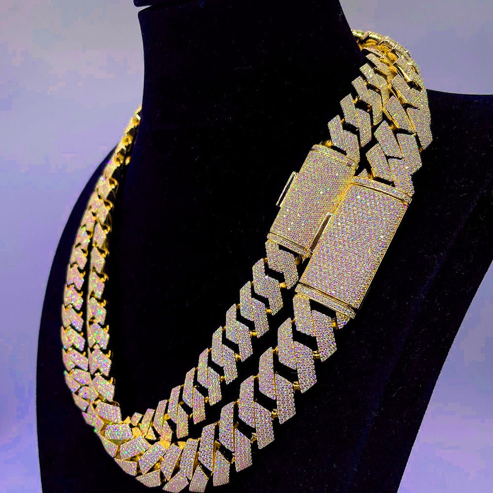 Heavy Moissanite Cuban Link Chain | Solid 925 Silver" - AUREA VIII